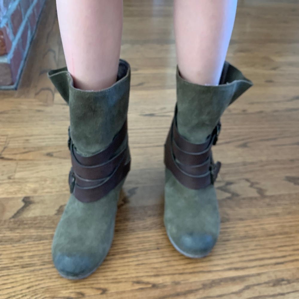 Zigi Girl Suede Taupe Boots with buckle straps